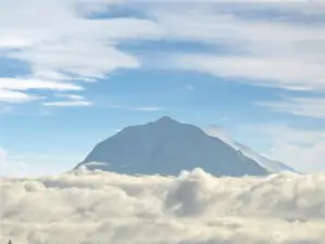 Mt Rainier when there is fog in valley below