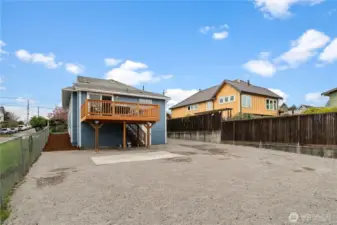 Large level backyard room for ADU, DADA