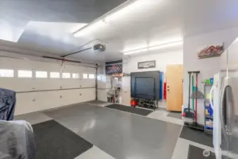 Other direction inside the garage.