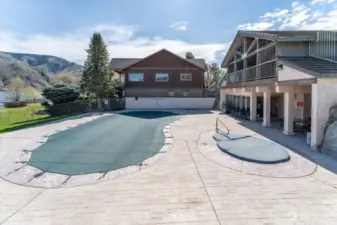 Pool, spa, and clubhouse to the right. These amenities sit right off of the river.