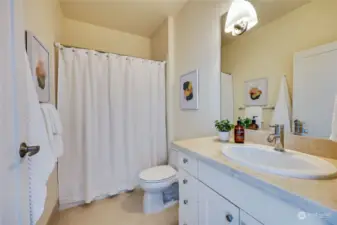 Private Bath with Tub/Shower in Second Bedroom