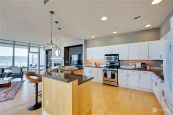 Plentiful cabinets, and counter space