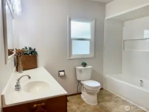 Spacious Full Bath
