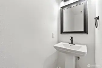 Main floor 1/2 bath