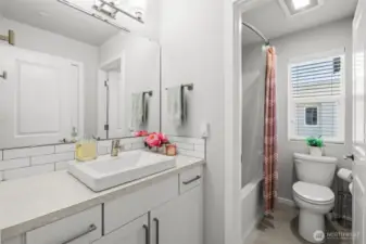 Full bathroom between the Jack and Jill bedrooms.