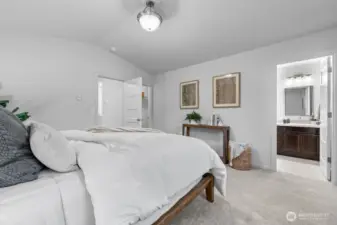 Photographs are for illustrative purposes only. Features, finishes, interior/exterior colors, landscaping and floorplan shown may vary from actual homes built.