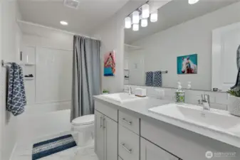 Another upstairs full bath ~