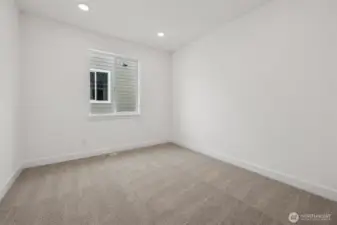 Actual Photos!! Ready to move in!