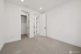 Actual Photos!! Ready to move in!