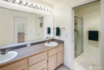 Shower/Toilet room separate.