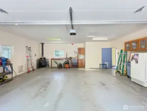 Oversized 2 car garage
