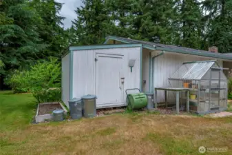 Garden shed on the side of the garage.