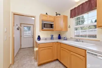 light and bright kitchen