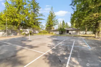 Lakeridge pickleball courts