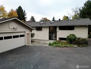 Another view of the back of the house. From this entry you can go either up to the kitchen area, or down to the lower lecvel.