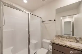 Primary en Suite Bathroom