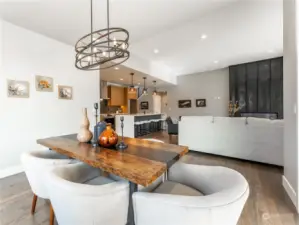 Large Dining Room Perfect for entertaining