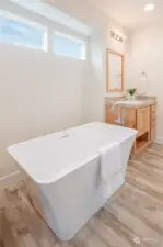 Soaking tub