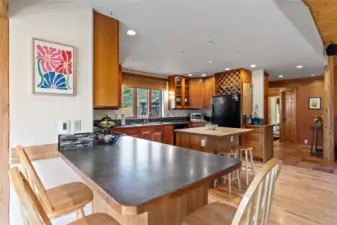 Multiple areas to socialize and hang out!!