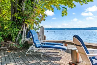 Mornings here are peaceful and afternoons bring on sunsets of a lifetime. Enjoy a book or take in the boating activities.  The choice is yours! The beach here is also spectacular,  full of shells and beautiful stones to collect.