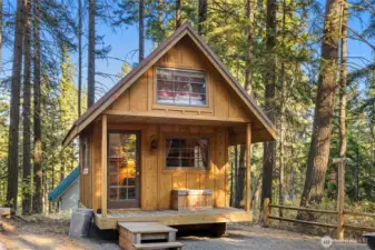 There is a "green" cabin and a "red" cabin. Both are heated and come fully furnished.