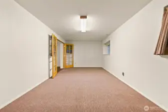 Additional view of auxillary room.