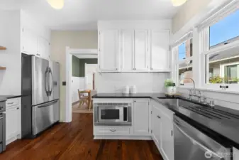 This bright, beautiful kitchen is ready for you to bring your chef skills to life!