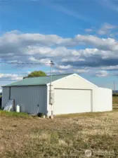 Shop with covered parking on the opposite side