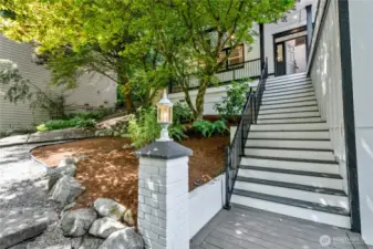 Gorgeous setting (23 stairs)