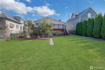 Tons of Garden Space