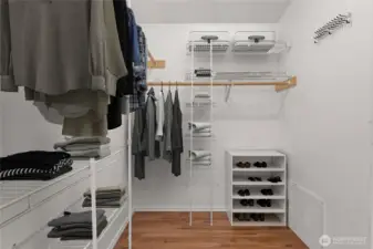 Nice organizers in this primary walk-in closet