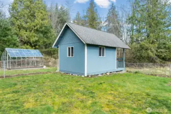 Sweet little studio! And LOVE that European greenhouse!