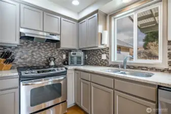 Large Functional Kitchen