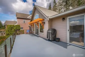 Front deck with natural gas hookup