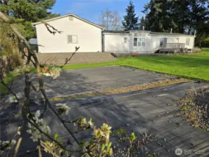 LARGE GARDEN AREA
