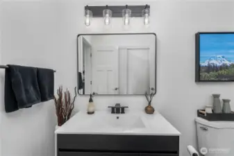Mainfloor 1/2 bathroom