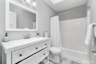 Upstairs full bathroom