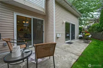 Private large multi-zone outdoor area for relaxing, entertaining & gardening.