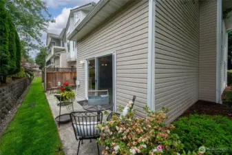 Access your patio by 2 different sliders. Time for your morning coffee or afternoon!