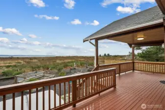 Large back deck to maximize enjoyment