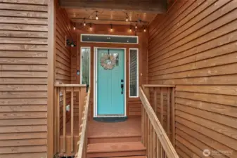 Warm front entrance invites you to come in and enjoy the beach life