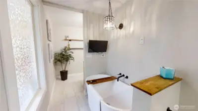Primary bath soaking tub with TV mount