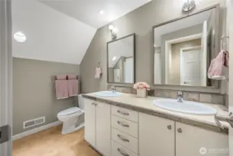 Full bathroom servicing bedrooms 2 and 3.