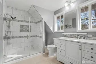 Upstairs remodeled 3/4 Primary Bath!