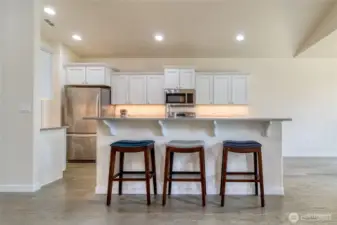 Eat in kitchen bar with Quartz Countertops