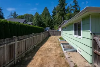 Conveniently located to schools, fine dining, shopping, parks, bus lines, and all of the other amenities that Shoreline has to offer. Part of the coveted Shoreline school district.