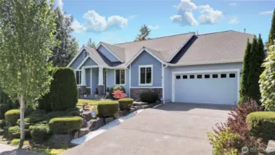 Presenting a meticulously designed 3-bed, 2.5-bath rambler in Puyallup.