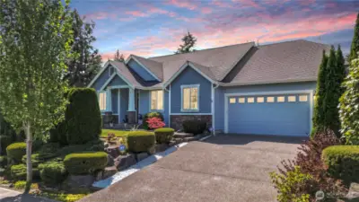 Presenting a meticulously designed 3-bed, 2.5-bath rambler in Puyallup.