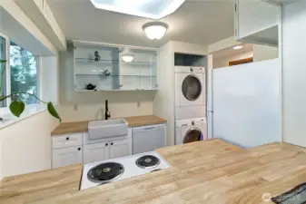 Beautiful new lower-level ADU Kitchen.