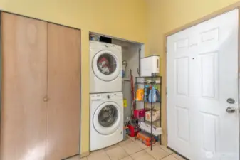 Full-size, in-unit laundry!!